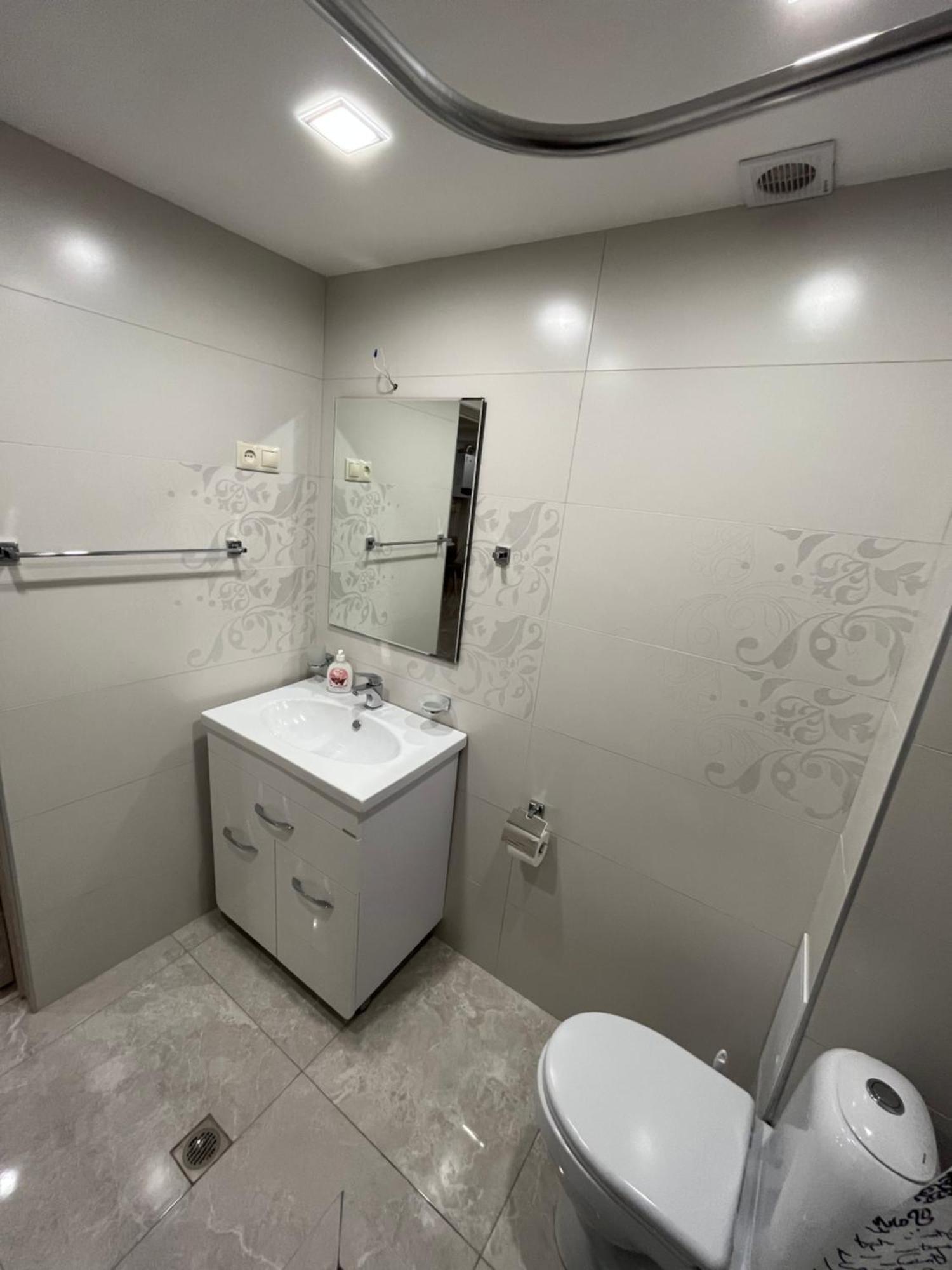 City Centre Apartment On Sakharov Square Jerevan Exteriör bild
